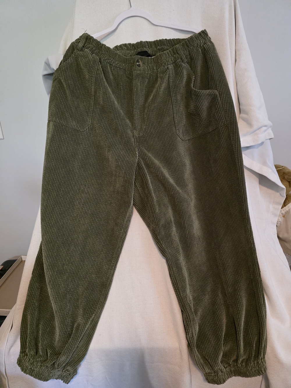 Kendall & Kylie Olive Corduroy Men’s Jogger Pants